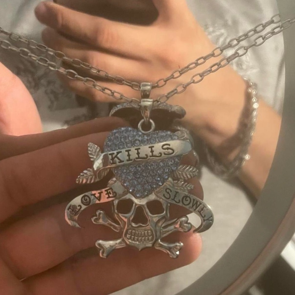 Stainless steel Ed hardy baby blue gem necklace 🍒✨